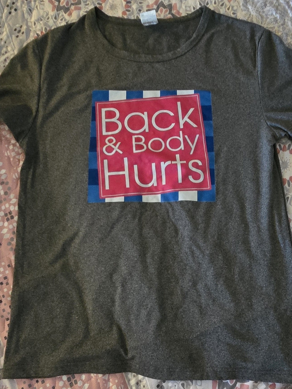 Graphic Tee "Back & Body Hurts" in Charcoal Gray